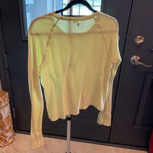 Calia by Carrie Underwood yellow/green Long-Sleeve Tee, sleeves w/thumb loop